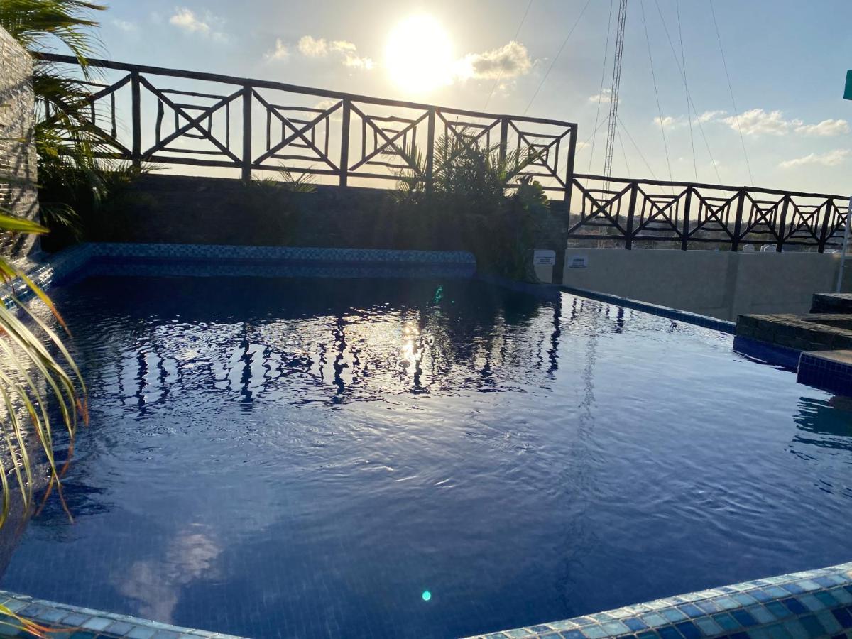 Hotel Suites La Roca Cancun Exterior photo